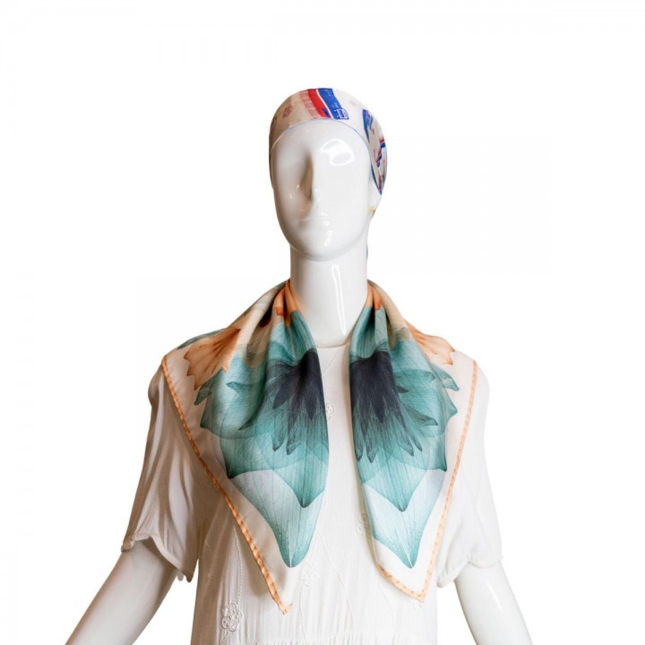 Khăn lụa vuông Claire xanh lông công 65*65 cm